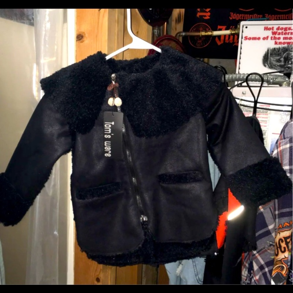 Tom’s ware girls black coat x-small